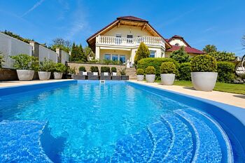 Prodej domu 243 m², Kly