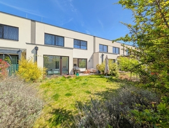Pronájem domu 146 m², Praha 8 - Březiněves