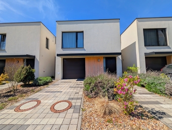 Pronájem domu 146 m², Praha 8 - Březiněves