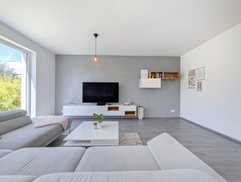 Pronájem domu 146 m², Praha 8 - Březiněves