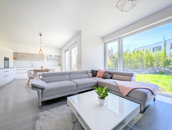 Pronájem domu 146 m², Praha 8 - Březiněves