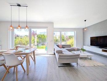 Pronájem domu 146 m², Praha 8 - Březiněves