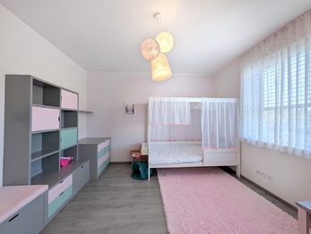 Pronájem domu 146 m², Praha 8 - Březiněves