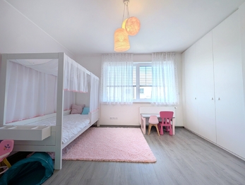 Pronájem domu 146 m², Praha 8 - Březiněves