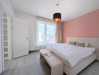 Pronájem domu 146 m², Praha 8 - Březiněves