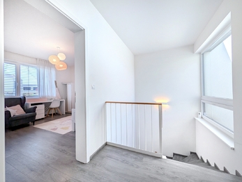 Pronájem domu 146 m², Praha 8 - Březiněves