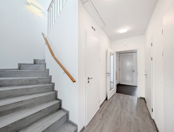 Pronájem domu 146 m², Praha 8 - Březiněves