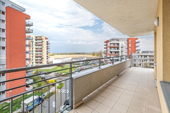 Balkon. - Prodej bytu 2+kk v osobním vlastnictví 47 m², Praha 9 - Letňany