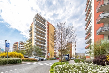 Budova. - Prodej bytu 2+kk v osobním vlastnictví 47 m², Praha 9 - Letňany