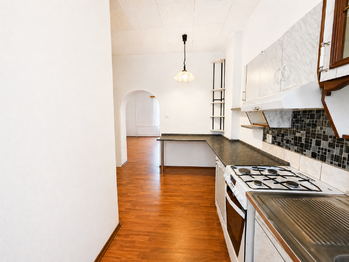 přízemí kuchyň - Prodej domu 180 m², Trmice