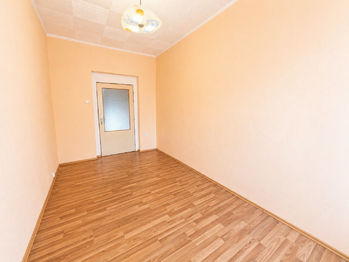 první patro - 3 pokoj - Prodej domu 180 m², Trmice