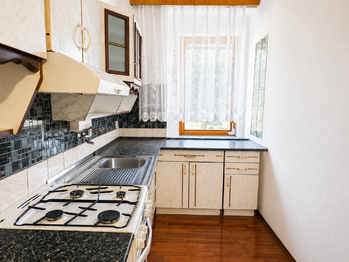 přízemí kuchyň - Prodej domu 180 m², Trmice