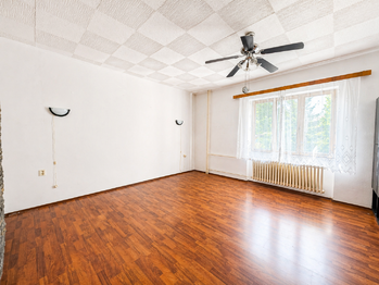 přízemí pokoj 1 - Prodej domu 180 m², Trmice