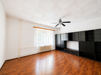 přízemí pokoj 1 - Prodej domu 180 m², Trmice