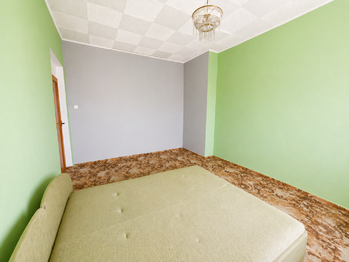 třetí patro pokoj 4 - Prodej domu 180 m², Trmice