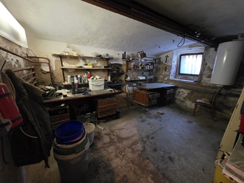 sklep dílna - Prodej domu 180 m², Trmice