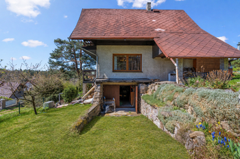 Vjezd do garáže - Prodej chaty / chalupy 78 m², Klučenice