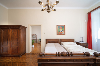 přízemí - ložnice - Prodej domu 193 m², Hořovice