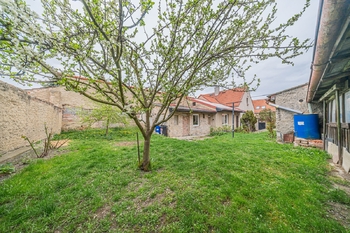 zahrada - Prodej domu 73 m², Pchery