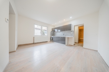 kuchyň - Prodej domu 73 m², Pchery