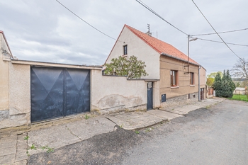 pohled na dům z ulice - Prodej domu 73 m², Pchery 