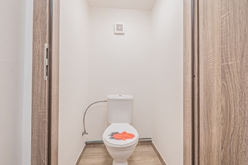 samostatné WC - Prodej domu 73 m², Pchery