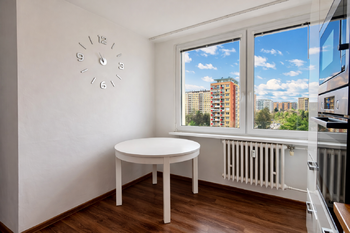 Jídelna - Pronájem bytu 3+1 v osobním vlastnictví 73 m², Praha 8 - Kobylisy