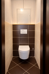 Samostatné WC - Pronájem bytu 3+1 v osobním vlastnictví 73 m², Praha 8 - Kobylisy