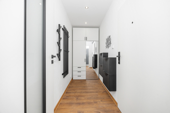 chodba v bytě - Pronájem bytu 2+kk v osobním vlastnictví 47 m², Hradec Králové