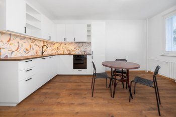 kuchyň s vestavěnými spotřebiči - Pronájem bytu 2+kk v osobním vlastnictví 47 m², Hradec Králové