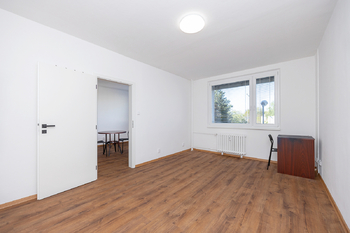 samostatný pokoj/ložnice - Pronájem bytu 2+kk v osobním vlastnictví 47 m², Hradec Králové