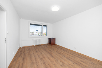 samostatný pokoj/ložnice - Pronájem bytu 2+kk v osobním vlastnictví 47 m², Hradec Králové