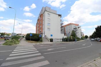 Pronájem garážového stání 13 m², Praha 10 - Strašnice