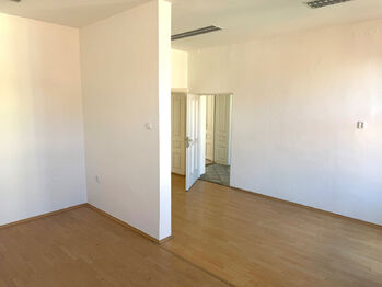 Pronájem kancelářských prostor 250 m², Třebíč