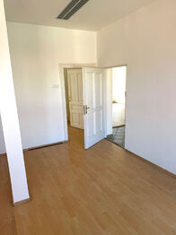 Pronájem kancelářských prostor 250 m², Třebíč