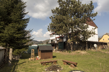 zahrádky před domy - Prodej domu 160 m², Sobotín