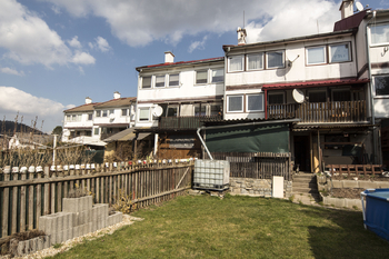 zahrádky před domy - Prodej domu 160 m², Sobotín