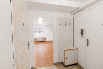 Zádveří - Pronájem bytu 2+kk v osobním vlastnictví 32 m², Praha 2 - Nové Město