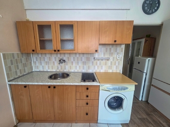 kuchyňská linka - Pronájem bytu 1+kk v osobním vlastnictví 21 m², České Budějovice