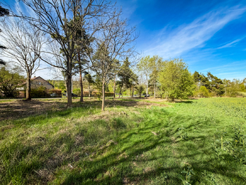 Prodej pozemku 1101 m², Drahlín