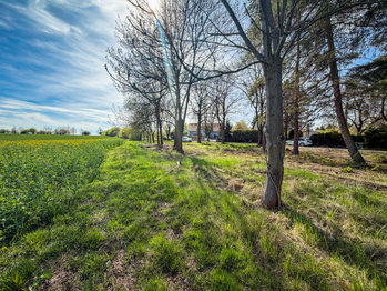 Prodej pozemku 1101 m², Drahlín