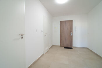 Pronájem bytu 2+kk v osobním vlastnictví 64 m², Nové Strašecí
