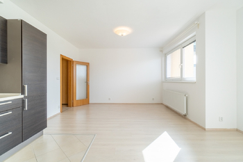 Pronájem bytu 1+kk v osobním vlastnictví 37 m², Praha 9 - Letňany