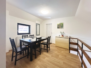 Nemovitost prošla modernizací, která zajišťuje nízké provozní náklady  - Pronájem bytu atypický v osobním vlastnictví 164 m², Drahelčice