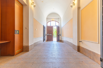 vstup do domu - Prodej bytu 3+kk v osobním vlastnictví 92 m², Praha 1 - Nové Město