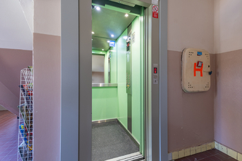 výtah - Prodej bytu 1+kk v osobním vlastnictví 35 m², Kladno