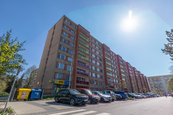 dům je zateplen  - Prodej bytu 1+kk v osobním vlastnictví 35 m², Kladno