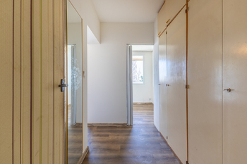 chodba - Prodej bytu 1+kk v osobním vlastnictví 35 m², Kladno