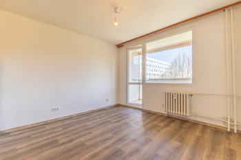 obývací pokoj - Prodej bytu 1+kk v osobním vlastnictví 35 m², Kladno