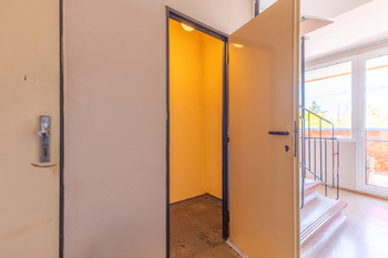 komora na patře - Prodej bytu 1+kk v osobním vlastnictví 35 m², Kladno